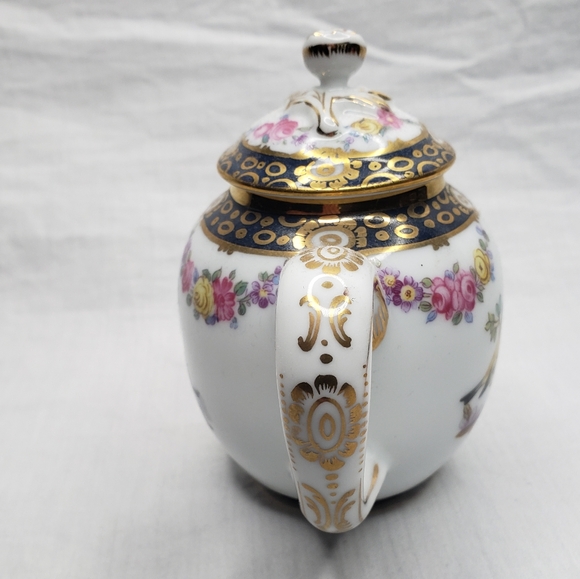 Victoria and Albert Museum Victorian Reproduction Tourney Mini Teapot England - Picture 7 of 9